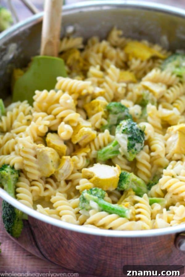 Creamy Skillet Chicken Broccoli Mac 3 Dinner's on the table in only 30 minutes in one pan when you make this extra-comforting broccoli and chicken-loaded mac 'n' cheese.---Destined to become a weeknight regular! @WholeHeavenly