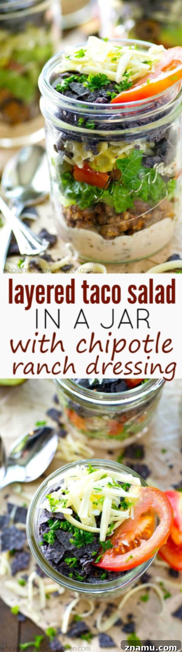 Kavanozda Kat Kat Taco Salatası, Chipotle Ranch Soslu 8 Overhead shot of a layered taco salad in a jar with various fresh ingredients visible