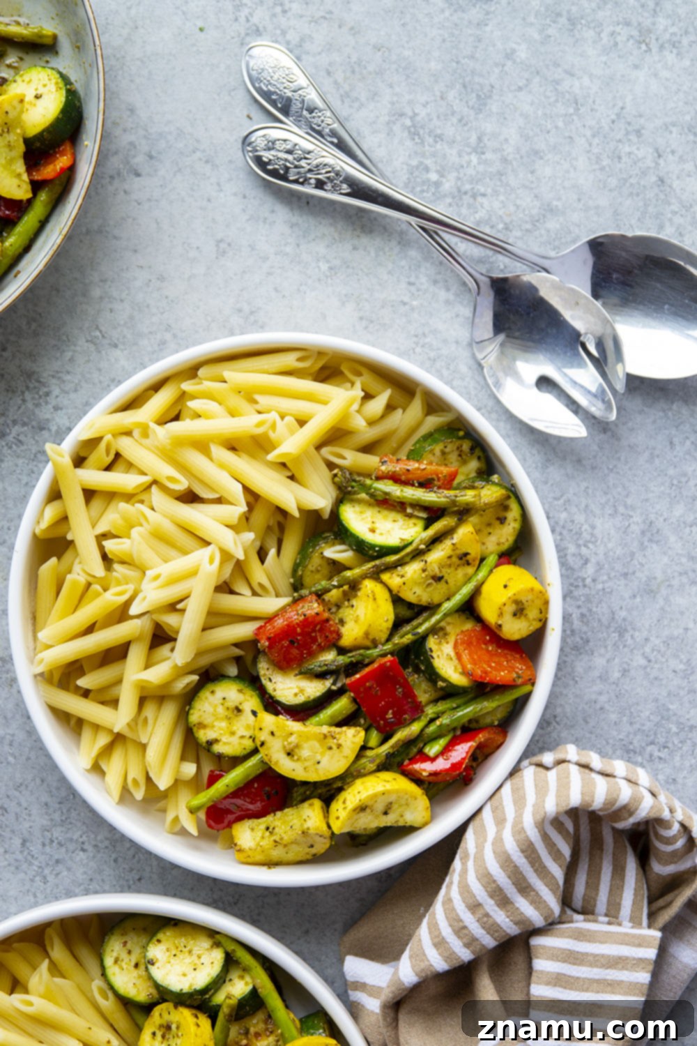 Smoky Veggie Pesto Penne 6 Tossed in flavorful pesto and grilled to smoky perfection, these pesto grilled vegetables are incredible piled over penne pasta and a great way to use up summer produce!