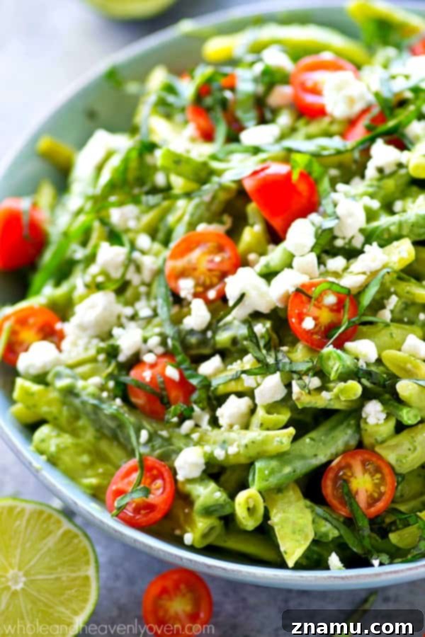 Avocado Green Goddess Green Beans 3 Close-up of fresh green beans, highlighting their texture and readiness for blanching in this healthy salad recipe