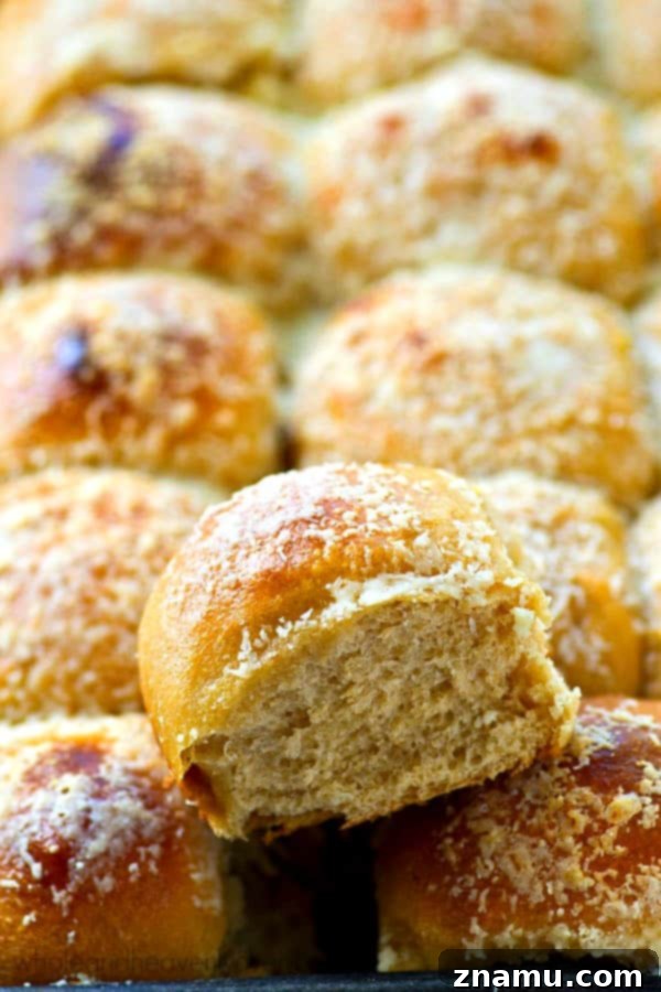 Golden Garlic Parmesan Potato Buns 2 Fluffy mashed potatoes and lots of flavorful roasted garlic and Parmesan cheese give these pretty dinner rolls the most unmatchable fluffy texture and incredible flavor!