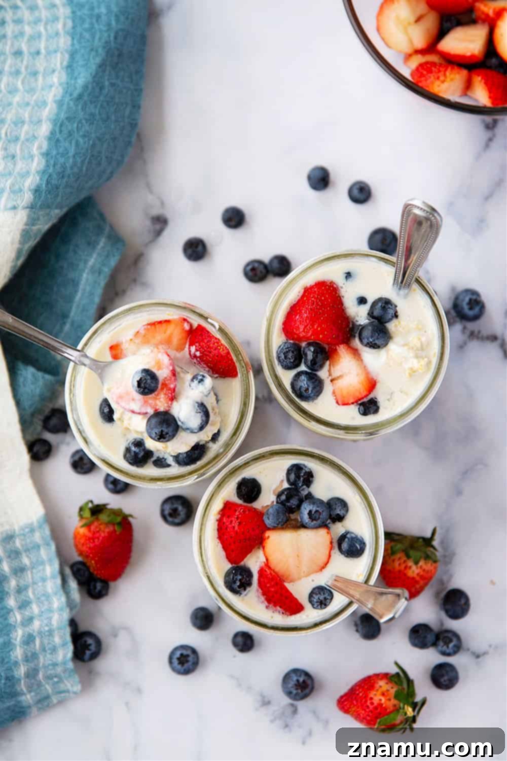 Creamy Berry Greek Yogurt Overnight Oats 2 Perfectly soft, creamy and topped with juicy mixed berries, these Greek yogurt mixed berry overnight oats take 5 minutes to throw together the night before and are a perfect morning boost!