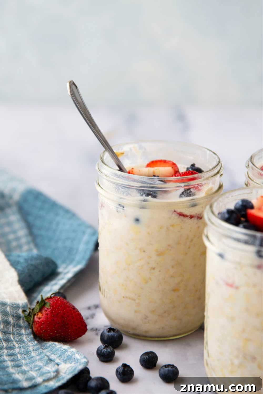 Creamy Berry Greek Yogurt Overnight Oats 3 Perfectly soft, creamy and topped with juicy mixed berries, these Greek yogurt mixed berry overnight oats take 5 minutes to throw together the night before and are a perfect morning boost!