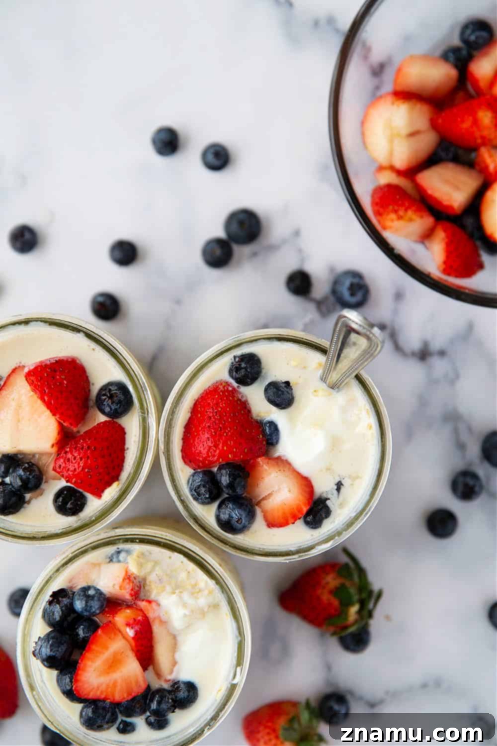 Creamy Berry Greek Yogurt Overnight Oats 4 Perfectly soft, creamy and topped with juicy mixed berries, these Greek yogurt mixed berry overnight oats take 5 minutes to throw together the night before and are a perfect morning boost!