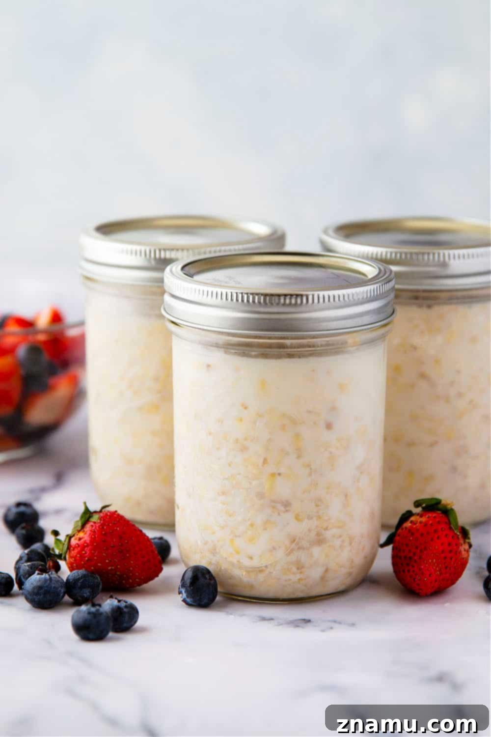 Creamy Berry Greek Yogurt Overnight Oats 5 Perfectly soft, creamy and topped with juicy mixed berries, these Greek yogurt mixed berry overnight oats take 5 minutes to throw together the night before and are a perfect morning boost!