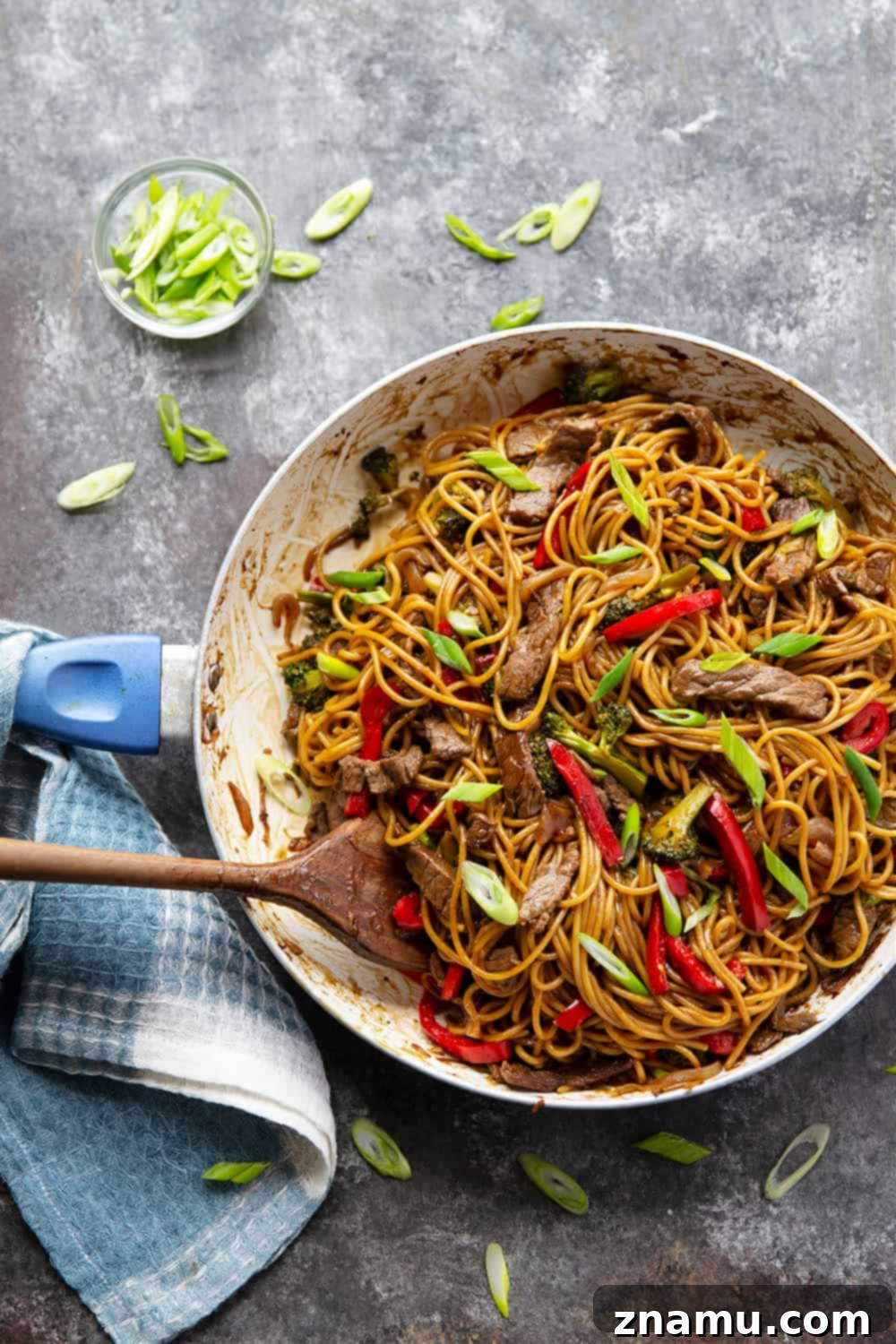 Stir-Fried Teriyaki Beef Noodles 3 Ready in 30 minutes and packed with tons of juicy beef, tender veggies, and a killer teriyaki sauce, this beef teriyaki noodle stir fry will quickly become a regular dinner routine!