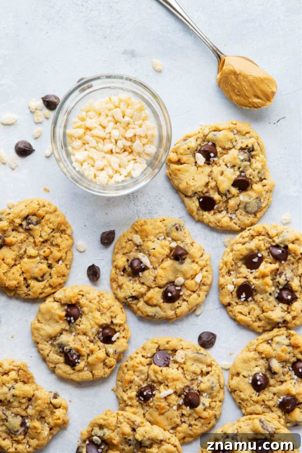 Peanut Butter Crunch Chocolate Chip Cookies 4 Creamy peanut butter, gooey chocolate, and crunchy cereal are an INCREDIBLE trio in these soft and chewy rice krispie chocolate chip cookies! Easy to whip up in only 20 minutes with a handful of ingredients.