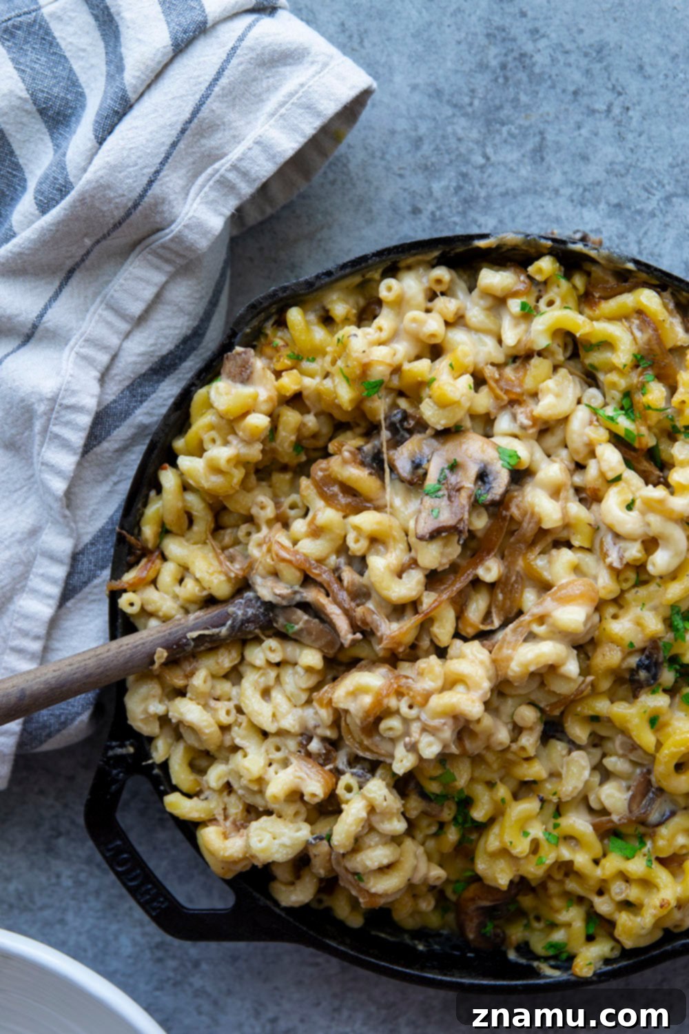 Balsamic Glazed Onion Mushroom Mac and Cheese 2 Rich and creamy Caramelized Onion Mushroom Mac 'n' Cheese in a skillet, topped with fresh parsley