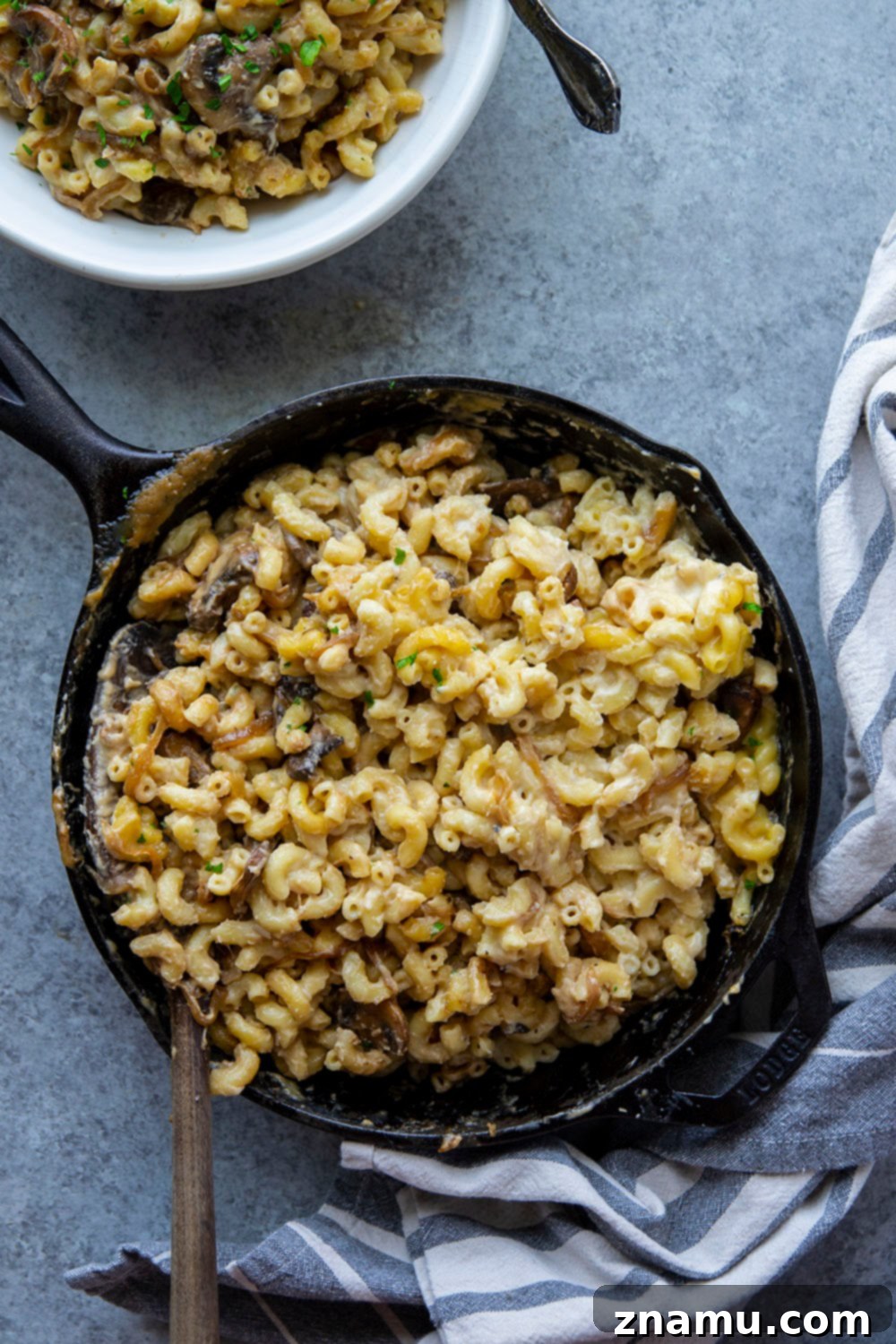 Balsamic Glazed Onion Mushroom Mac and Cheese 3 Close-up of baked Caramelized Onion Mushroom Mac 'n' Cheese, showcasing its golden-brown crust and creamy texture