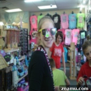 Making Memories in Tennessee: A Family Photo Story 8 Window Shopping in Gatlinburg