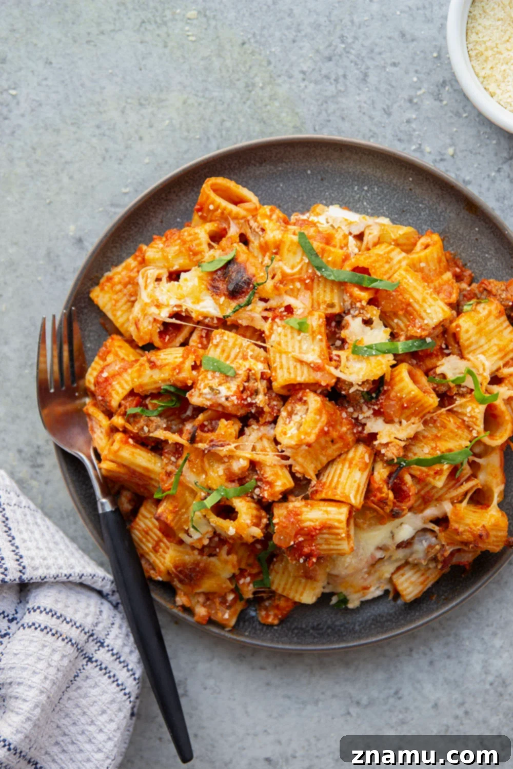 Ultimate Three-Cheese Beef Ziti 4 Baked in layers of 3 kinds of cheese and lots of hearty beef marinara sauce, this 3-cheese beef ziti is an easy weeknight dinner and everyone's favorite comfort food!