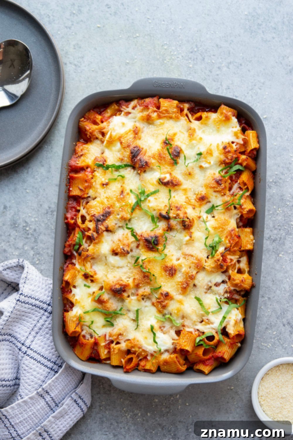 Ultimate Three-Cheese Beef Ziti 5 Baked in layers of 3 kinds of cheese and lots of hearty beef marinara sauce, this 3-cheese beef ziti is an easy weeknight dinner and everyone's favorite comfort food!
