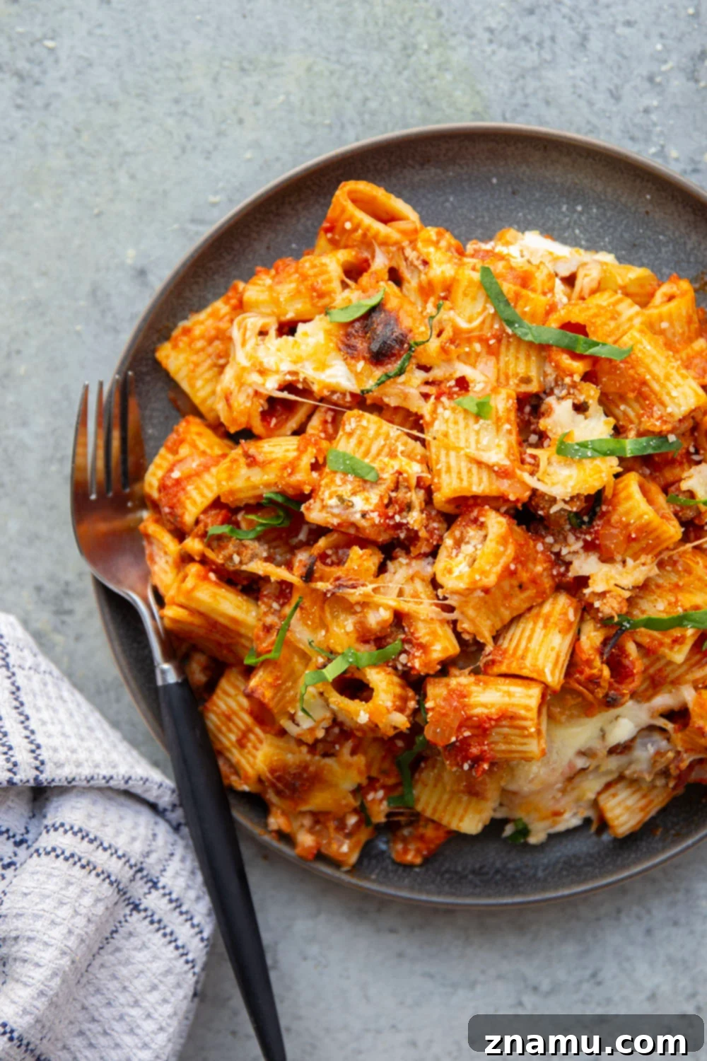 Ultimate Three-Cheese Beef Ziti 6 Baked in layers of 3 kinds of cheese and lots of hearty beef marinara sauce, this 3-cheese beef ziti is an easy weeknight dinner and everyone's favorite comfort food!