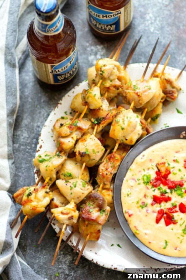 Bira Terbiyeli Tavuk Şişleri, Acı Pimento Peynir Sosu Eşliğinde 2 Incredibly juicy and flavorful beer marinated chicken kabobs are quick to throw on the grill for any cookout! Paired with a spicy pimento cheese dip, these chicken kabobs will quickly become a cookout staple.