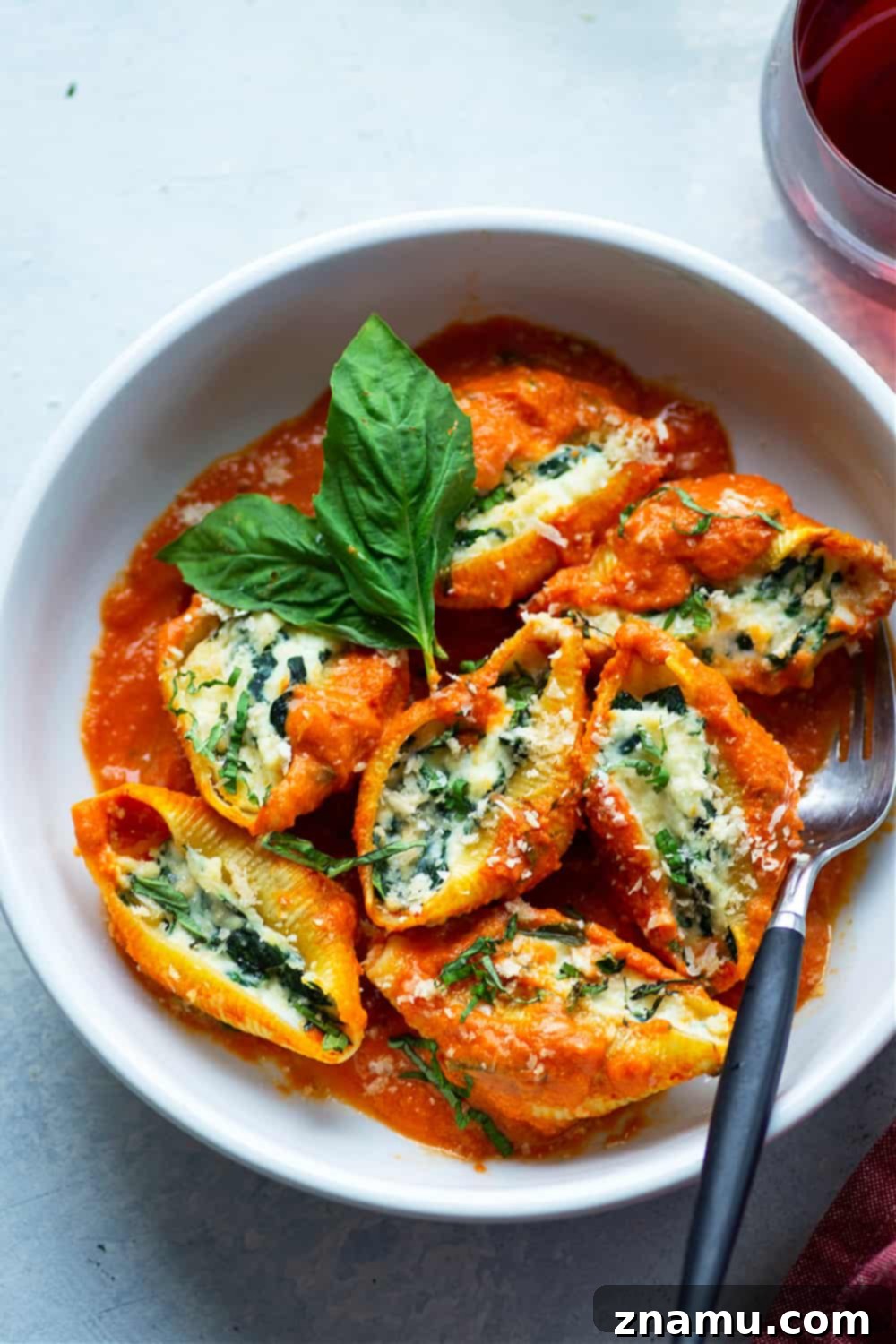 Spinach Ricotta Shells Bathed in Basil Vodka Sauce 2 Stuffed with a creamy spinach ricotta filling and baked in a flavorful basil vodka sauce, these spinach ricotta stuffed shells are easy to prepare and will impress everyone you serve them to!