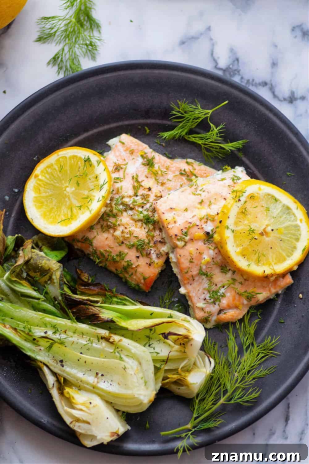 Tek Tepside Limonlu Dereotlu Somon ve Bebek Pak Choi 4 Lemon dill salmon with tender baby bok choy bakes up entirely on one sheet pan in 35 minutes for an easy, flavor-packed weeknight dinner!