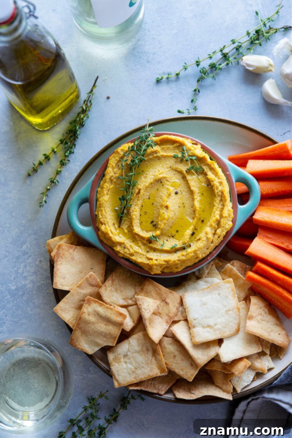 Velvety Roasted Garlic Butternut Squash Hummus 6 Flavorful roasted garlic and butternut squash gives this butternut squash hummus an unmatchable silky texture that you won't be able to keep those pita chips out of!