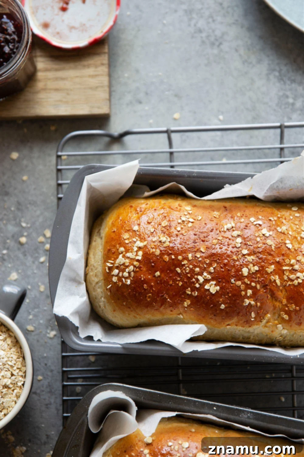 Soft & Sweet Honey Oat Bread 2 Homemade honey oat bread is easy to make at home and perfect for beginning bread bakers! - Try this hearty bread in sandwiches, toast, or warm from the oven with a drizzle of honey!