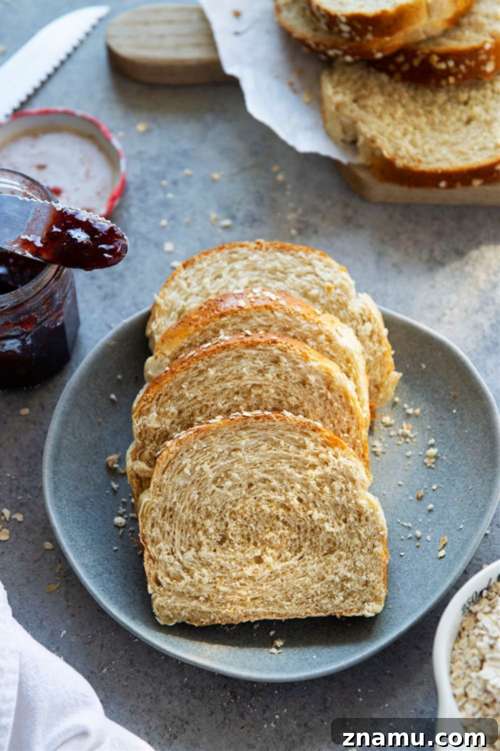Soft & Sweet Honey Oat Bread 6 Homemade honey oat bread is easy to make at home and perfect for beginning bread bakers! - Try this hearty bread in sandwiches, toast, or warm from the oven with a drizzle of honey!