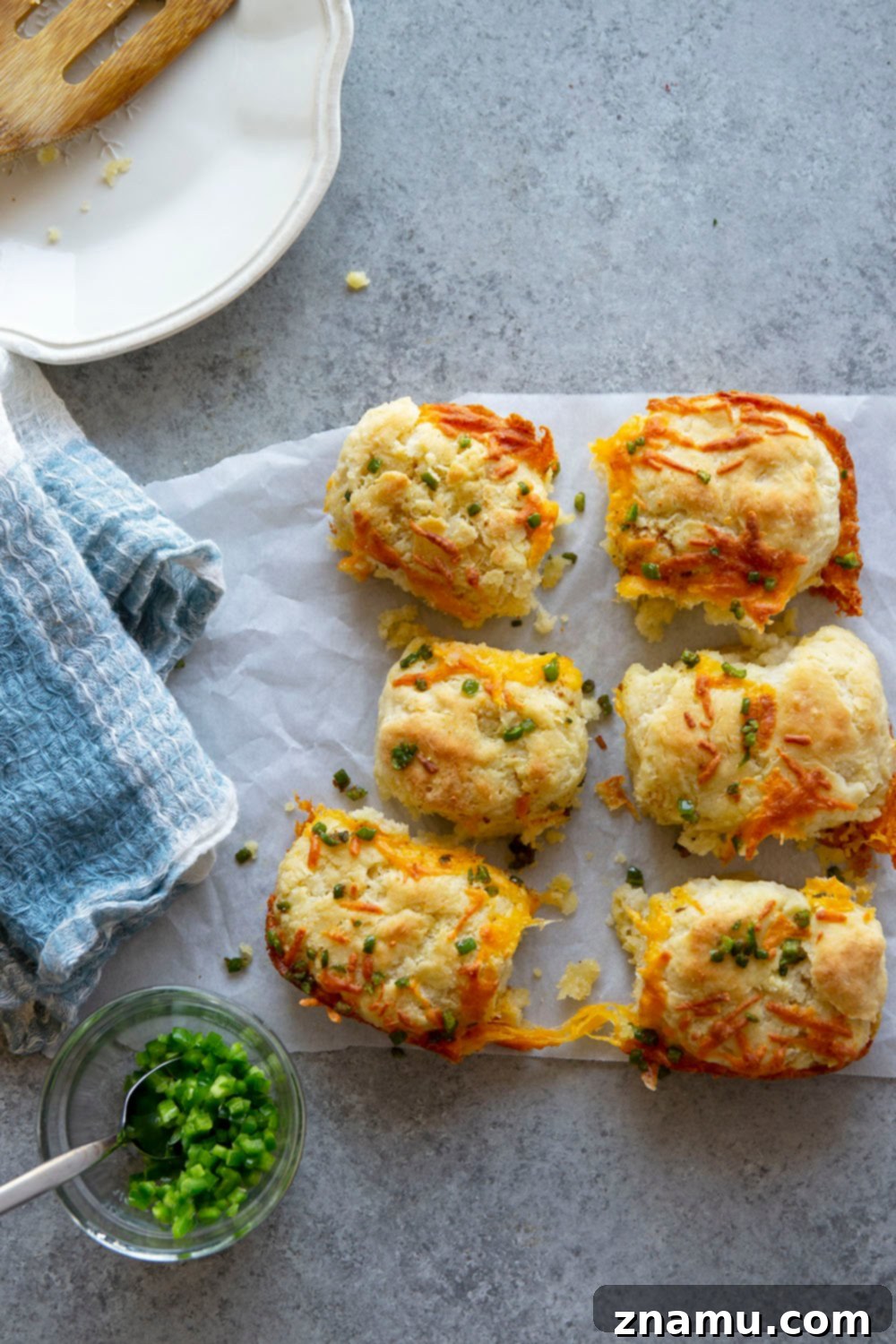 Fluffy Jalapeño Cheddar Pull-Apart Biscuits 6 A pan full of golden, baked pull apart jalapeno cheddar biscuits, ready to be served.
