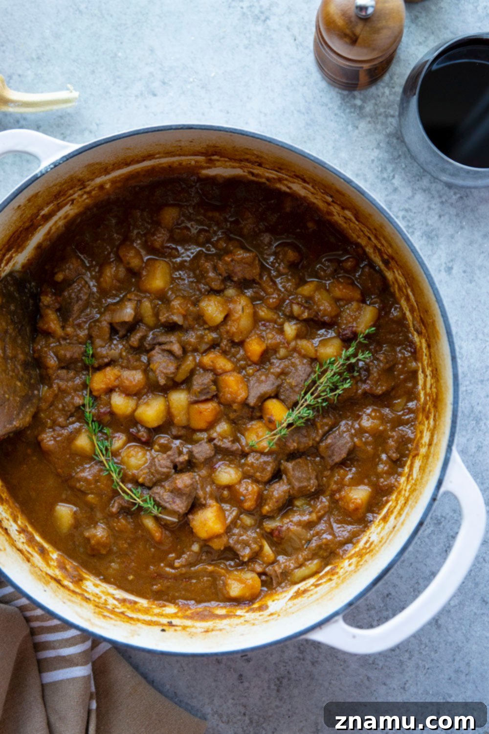 Hearty Chipotle Butternut Beef Braise 5 Sweet butternut squash and spicy chipotle add so many layers of flavor to this hearty butternut squash beef stew! It's made entirely in one pot and will make your house smell incredible.