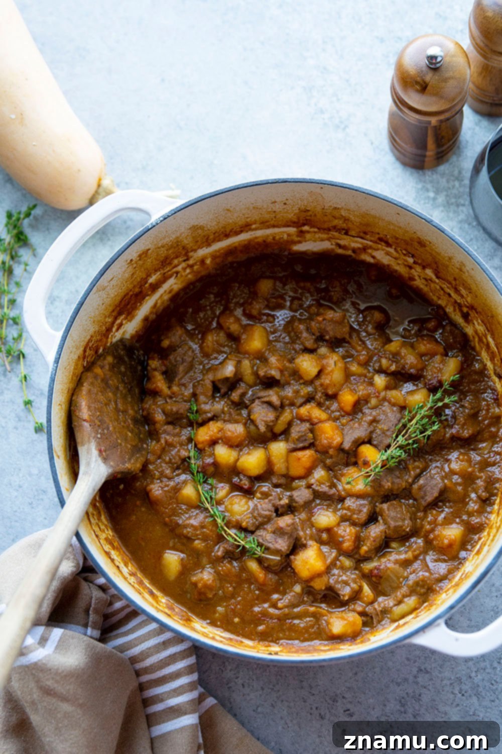 Hearty Chipotle Butternut Beef Braise 6 Sweet butternut squash and spicy chipotle add so many layers of flavor to this hearty butternut squash beef stew! It's made entirely in one pot and will make your house smell incredible.