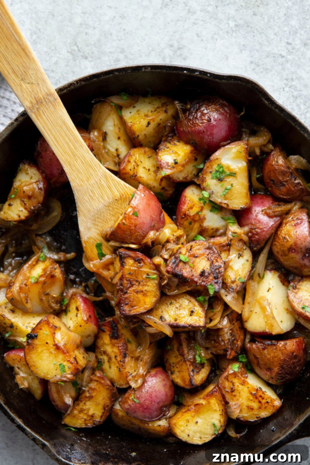 Crispy Potatoes with Sweet Caramelized Onions 4 Perfectly crispy pan fried potatoes are tossed with flavorful caramelized onions for a stand-out potato side dish that's an incredible addition to any meal!
