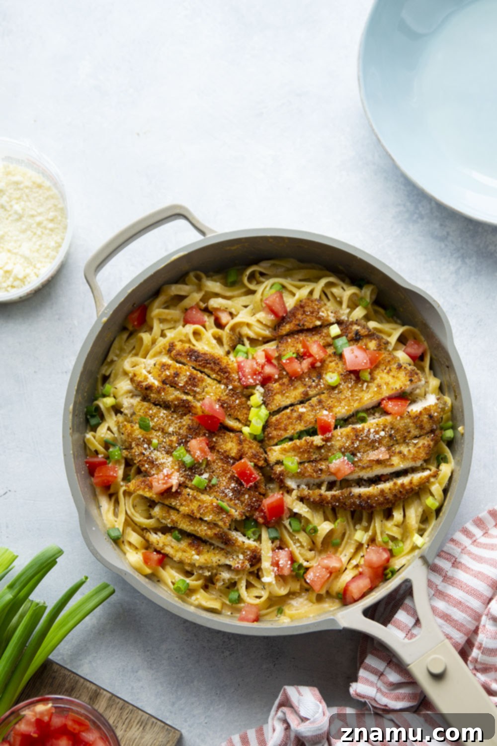 Golden Crispy Cajun Chicken Alfredo 5 Crispy cajun breaded chicken cutlets and creamy fettuccine alfredo are the perfect duo in this flavor-packed cajun chicken fettuccine alfredo that's sure to become a weeknight regular!
