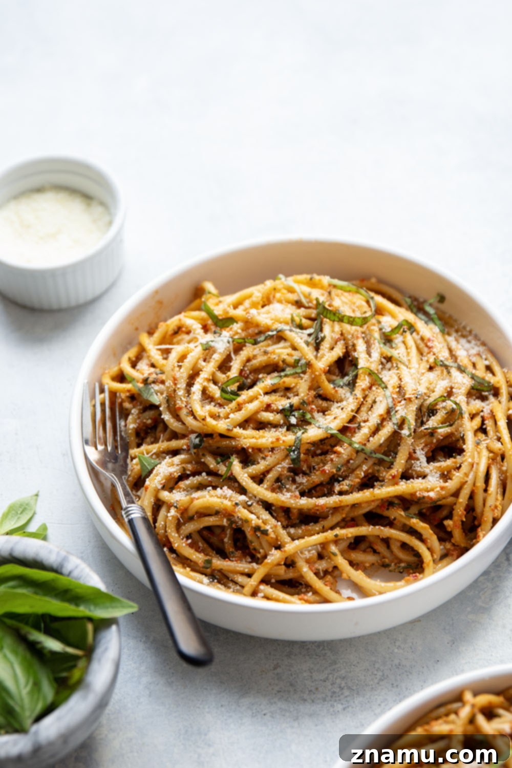 Fire-Roasted Red Pepper Pesto Pasta 6 Flavorful roasted red peppers and lots of fresh basil take this roasted red pepper pesto pasta to the next level! Try it with your favorite pasta with lots of Parmesan cheese on top.