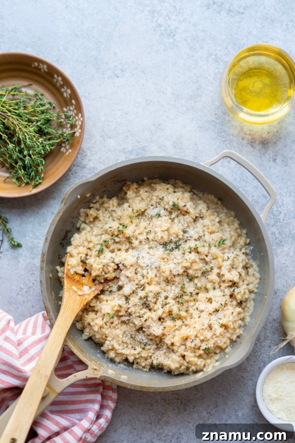 Apple Cider Risotto with Caramelized Onions 2 Sweet apple cider and flavorful caramelized onions add the perfect fall twist to this hearty apple cider risotto that's quick to make and goes well with any meal.