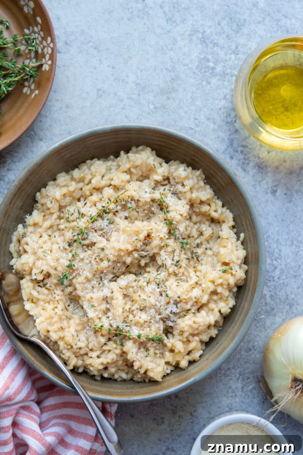 Apple Cider Risotto with Caramelized Onions 5 Sweet apple cider and flavorful caramelized onions add the perfect fall twist to this hearty apple cider risotto that's quick to make and goes well with any meal.