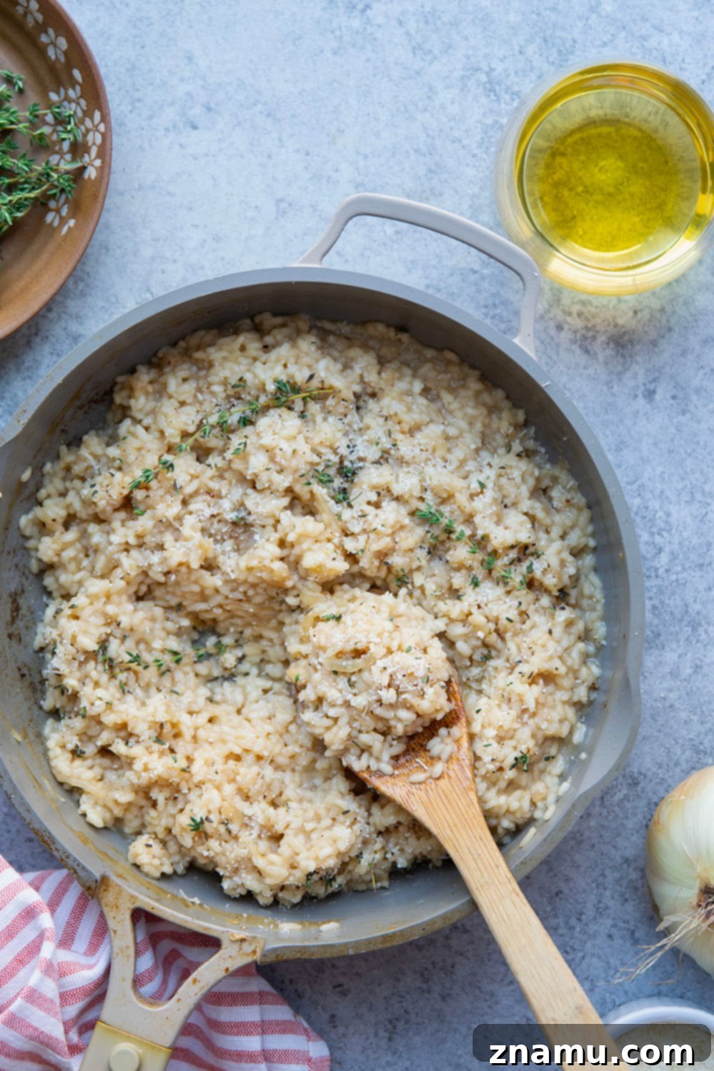Apple Cider Risotto with Caramelized Onions 6 Sweet apple cider and flavorful caramelized onions add the perfect fall twist to this hearty apple cider risotto that's quick to make and goes well with any meal.