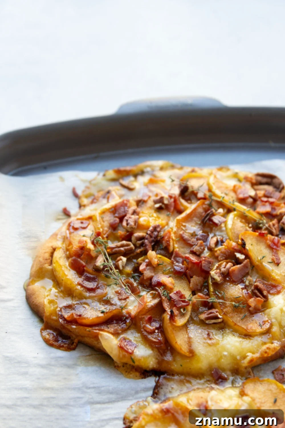 Gourmet Caramelized Apple Brie Flatbread 3 Overhead shot of a full caramelized apple brie flatbread, ready to be sliced, perfect for a cozy fall evening.