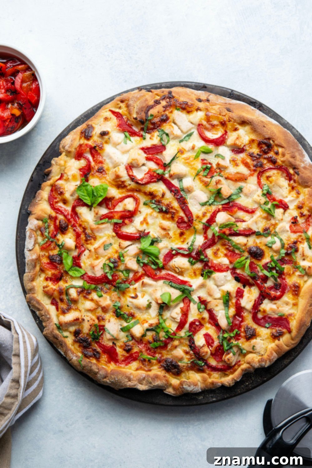 Roasted Red Pepper & Chicken Alfredo Pizza 3 Creamy homemade alfredo sauce, juicy chicken cubes, and flavorful roasted red peppers are the perfect trio in this alfredo roasted red pepper pizza! Top slices with lots of fresh basil for extra flavor.