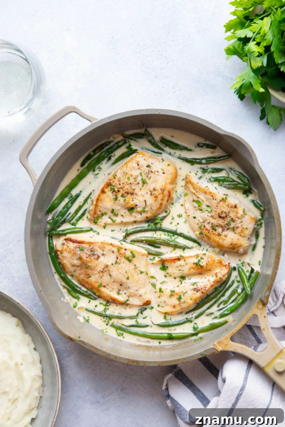 Velvety White Wine Chicken 3 Close-up of Creamy White Wine Chicken in a skillet, showcasing the rich sauce and tender ingredients.