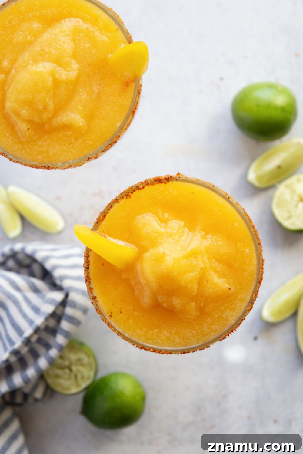 Frozen Peach Margarita 6 Blend up this frozen peach margarita in minutes with only a handful of ingredients! Serve them ice cold with a spicy tajin or salty rim.