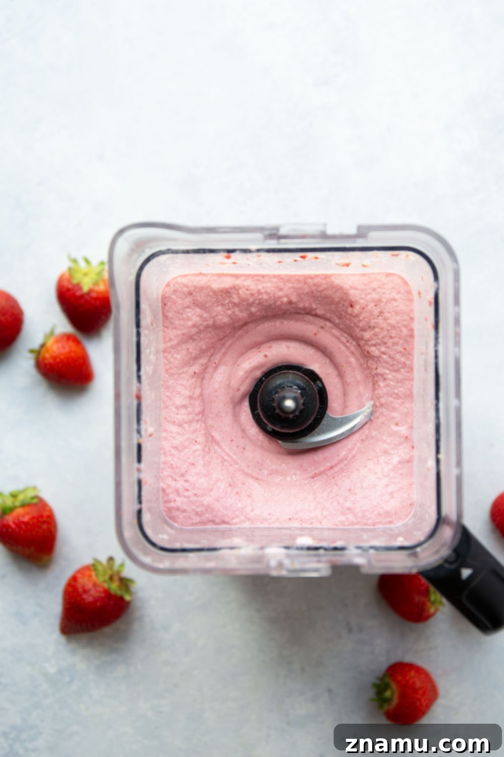 Creamy Strawberry Delight Smoothie 3 Bursting with sweet strawberry flavor and perfectly creamy, this strawberries and cream smoothie only needs 6 ingredients and blends together in 5 minutes!