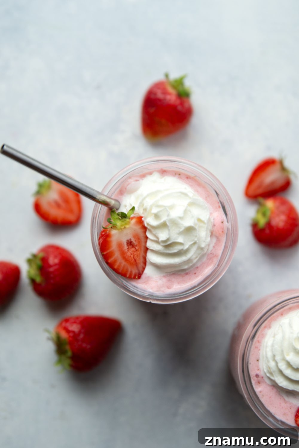 Creamy Strawberry Delight Smoothie 4 Bursting with sweet strawberry flavor and perfectly creamy, this strawberries and cream smoothie only needs 6 ingredients and blends together in 5 minutes!