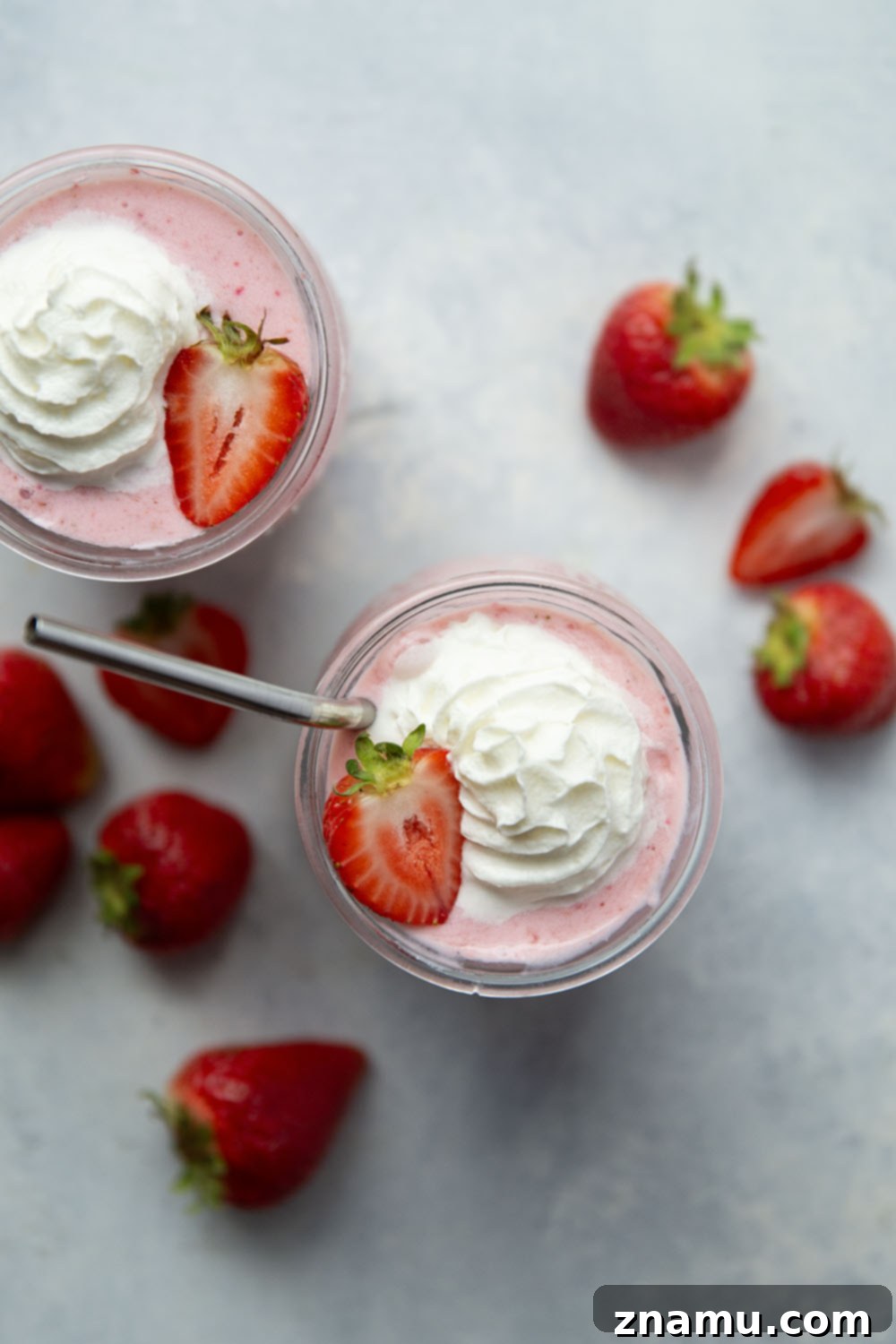 Creamy Strawberry Delight Smoothie 6 Bursting with sweet strawberry flavor and perfectly creamy, this strawberries and cream smoothie only needs 6 ingredients and blends together in 5 minutes!