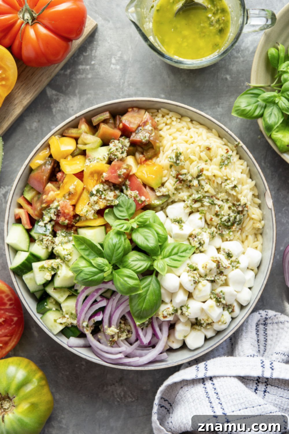 Heirloom Tomato & Orzo Medley with Zesty Pesto Vinaigrette 2 Loaded with summery heirloom tomatoes and a flavorful pesto vinaigrette, this heirloom tomato orzo salad comes together in a snap and is loaded with fresh ingredients!