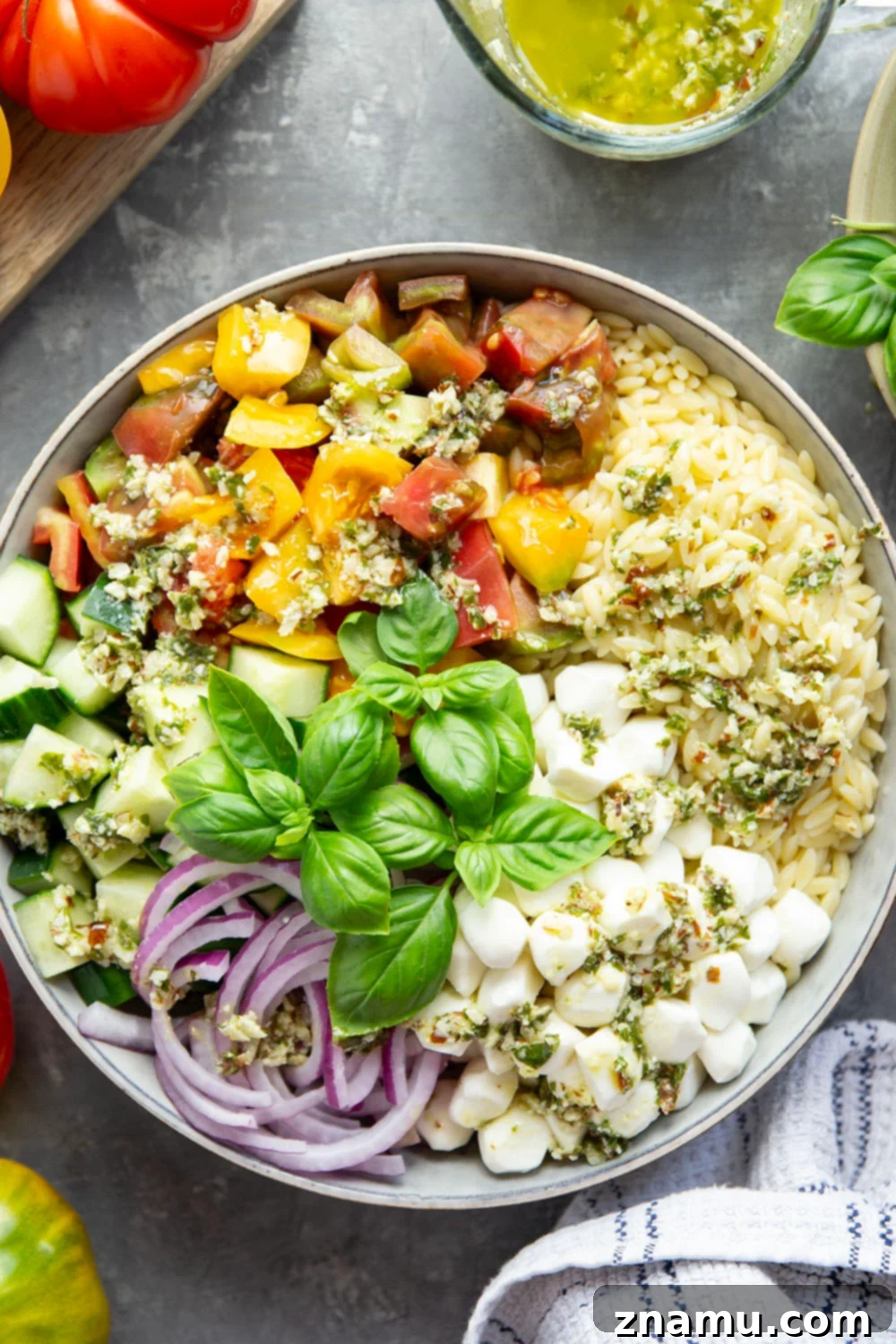Heirloom Tomato & Orzo Medley with Zesty Pesto Vinaigrette 3 Loaded with summery heirloom tomatoes and a flavorful pesto vinaigrette, this heirloom tomato orzo salad comes together in a snap and is loaded with fresh ingredients!