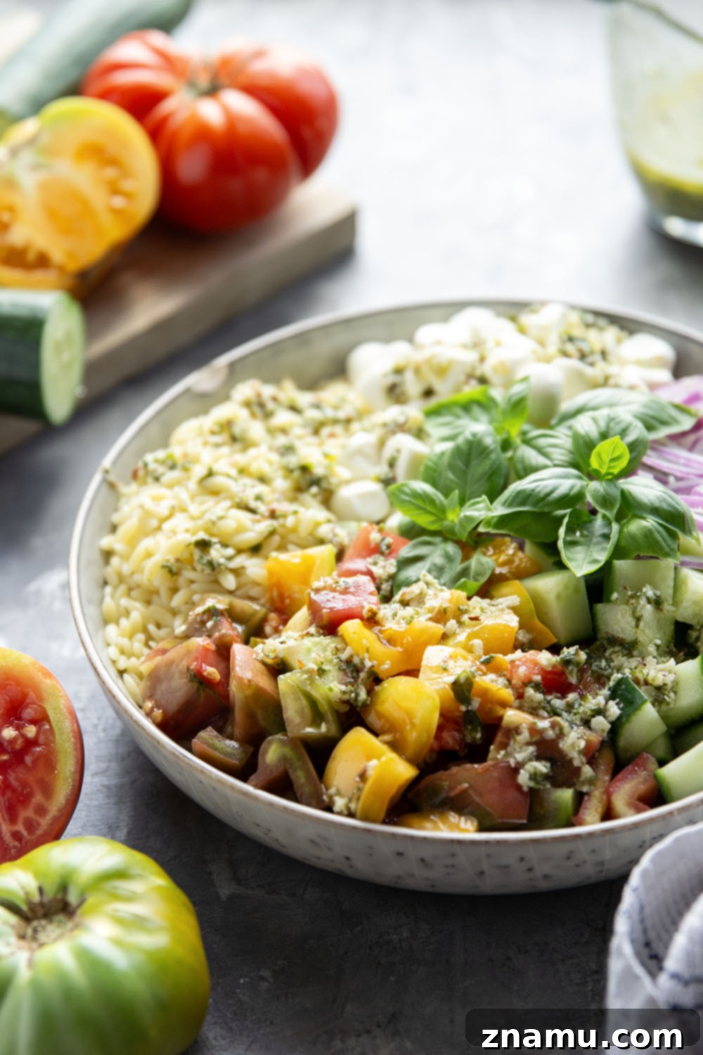 Heirloom Tomato & Orzo Medley with Zesty Pesto Vinaigrette 4 Loaded with summery heirloom tomatoes and a flavorful pesto vinaigrette, this heirloom tomato orzo salad comes together in a snap and is loaded with fresh ingredients!