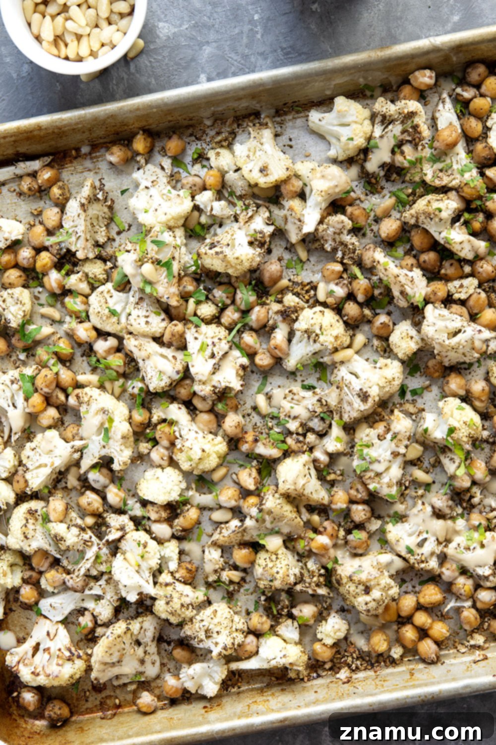 Za'atar Roasted Cauliflower & Chickpea Delight 5 Ingredients for Za'atar Roasted Cauliflower and Chickpeas, including fresh lemon, olive oil, and the vibrant za'atar spice blend.