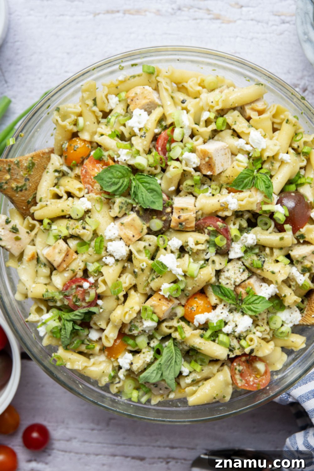 Vibrant Pesto Chicken Pasta Toss 3 Smoky grilled chicken, a rich pesto vinaigrette, and fresh vegetables create a dynamite chicken pesto pasta salad, perfect for any occasion.