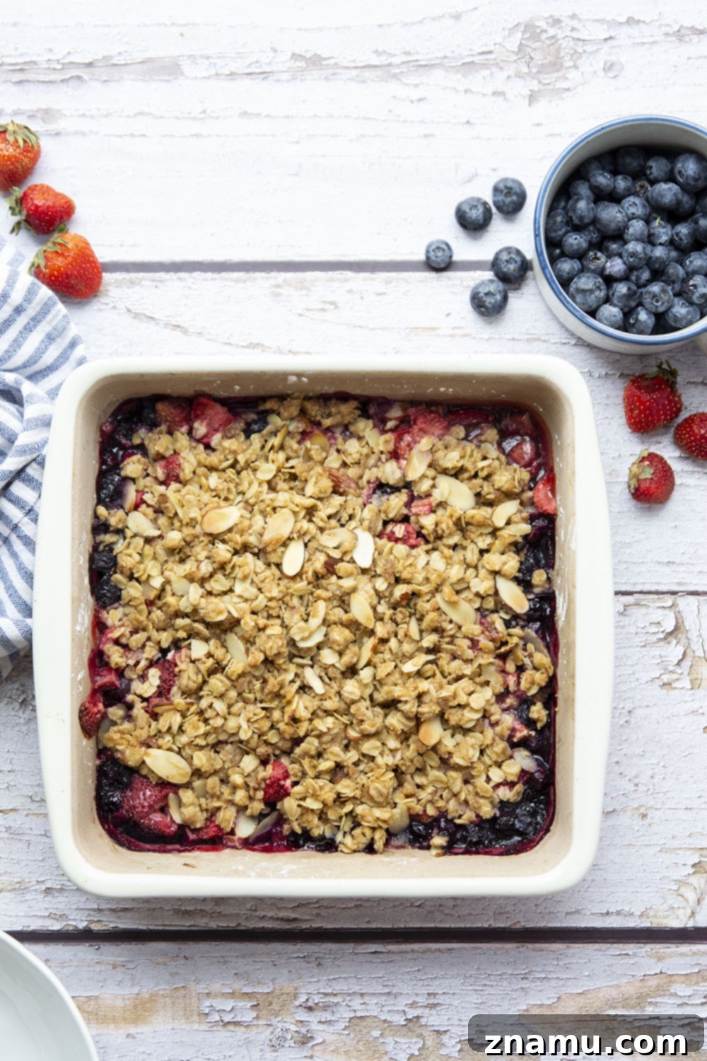 Homestyle Rhubarb Berry Delight 3 Close-up of Rhubarb Berry Crisp, highlighting the rich, bubbly fruit layer beneath a golden-brown, crumbly oat topping.