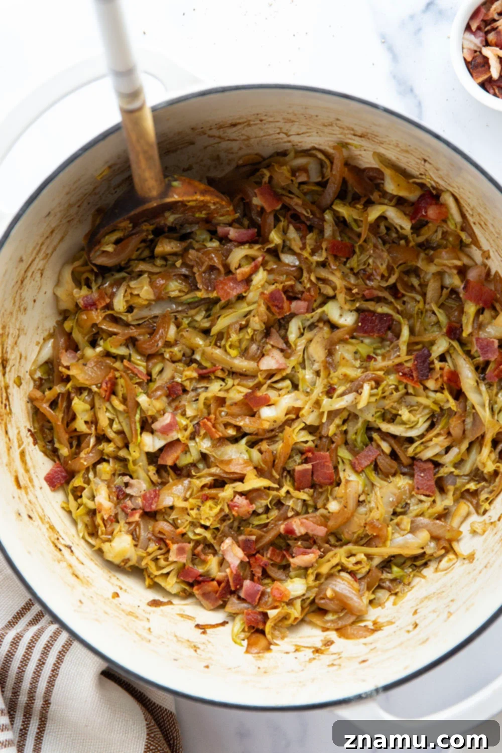 Sweet and Savory Bacon Cabbage Skillet 2 Deeply flavorful caramelized onion and crispy bacon pair perfectly with tender cabbage in this easy bacon fried cabbage. Try pairing it with corned beef and potatoes for a full hearty meal.