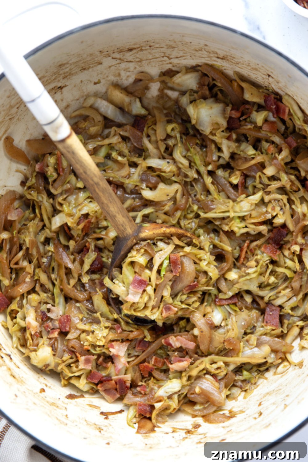 Sweet and Savory Bacon Cabbage Skillet 4 Deeply flavorful caramelized onion and crispy bacon pair perfectly with tender cabbage in this easy bacon fried cabbage. Try pairing it with corned beef and potatoes for a full hearty meal.