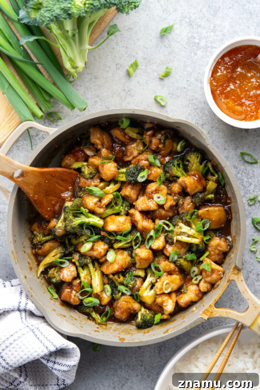 Sweet and Sticky Apricot Chicken with Broccoli 3 Perfectly crispy, packed with tender broccoli, and coated in a sweet and sticky apricot sauce, this apricot chicken is an easy one-pan dinner that's ready in only 40 minutes!