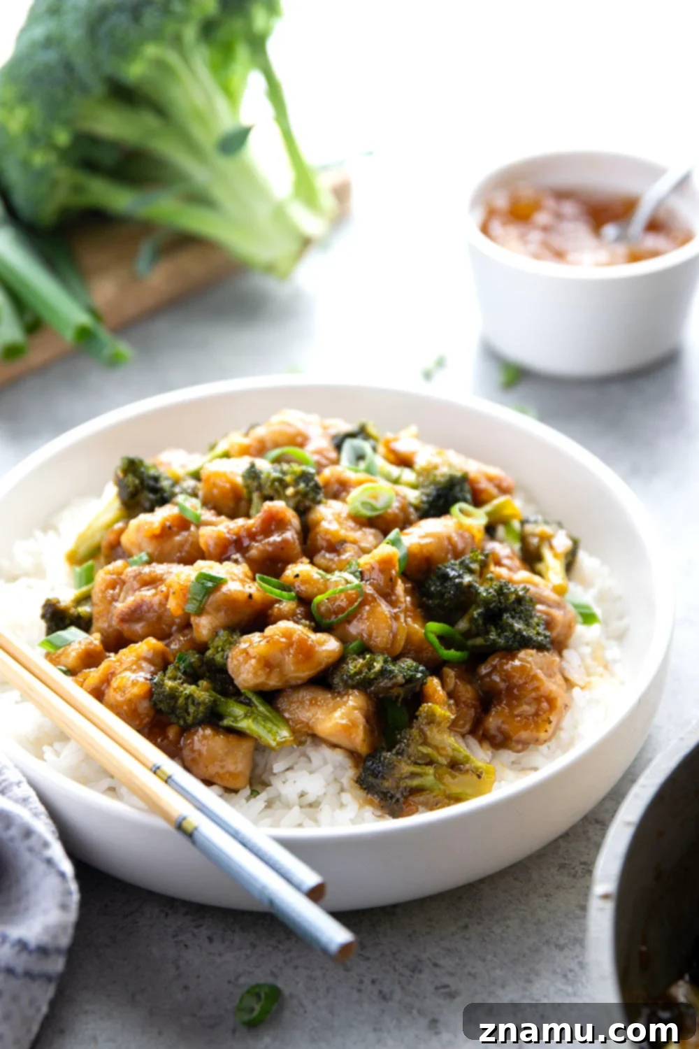 Sweet and Sticky Apricot Chicken with Broccoli 4 Perfectly crispy, packed with tender broccoli, and coated in a sweet and sticky apricot sauce, this apricot chicken is an easy one-pan dinner that's ready in only 40 minutes!
