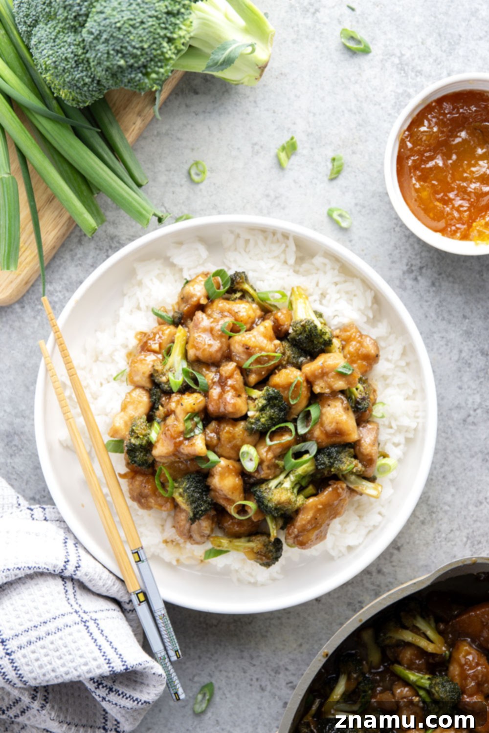 Sweet and Sticky Apricot Chicken with Broccoli 6 Perfectly crispy, packed with tender broccoli, and coated in a sweet and sticky apricot sauce, this apricot chicken is an easy one-pan dinner that's ready in only 40 minutes!